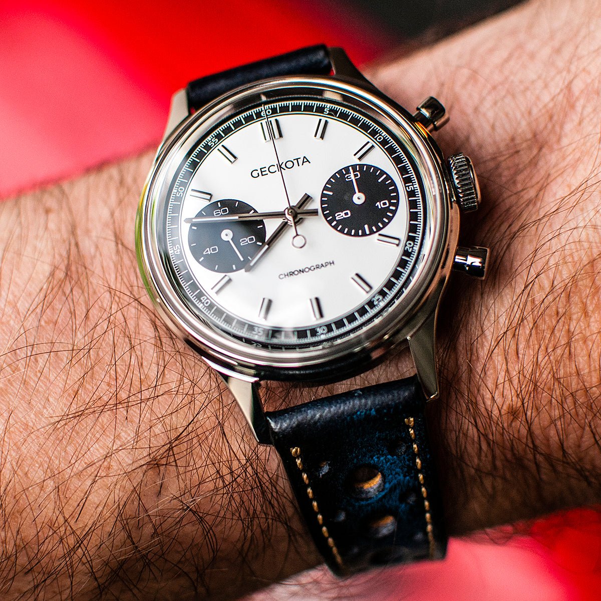 Geckota W-02 Vintage Mechanical Chronograph Racing Watch Review - The Vintage Experience Without the Hassle? - StrapHabit