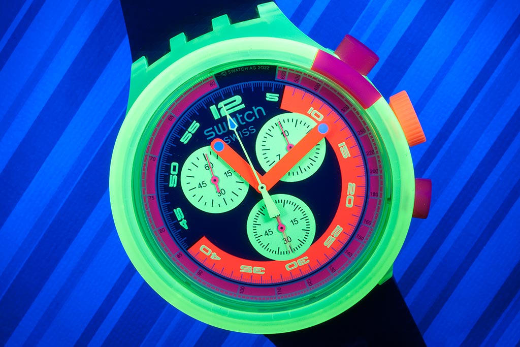 Swatch Neon to the Max Watch Review - SB06J100: Reissue of 90s Swatch Grand Prix - StrapHabit