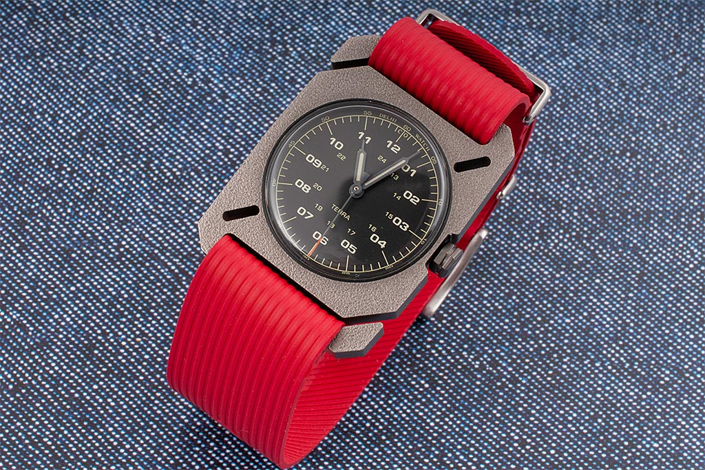 Delhi Watch Company (DWC) Terra Steel Watch Review – The $45 Carabiner-Inspired Watch With No Lugs