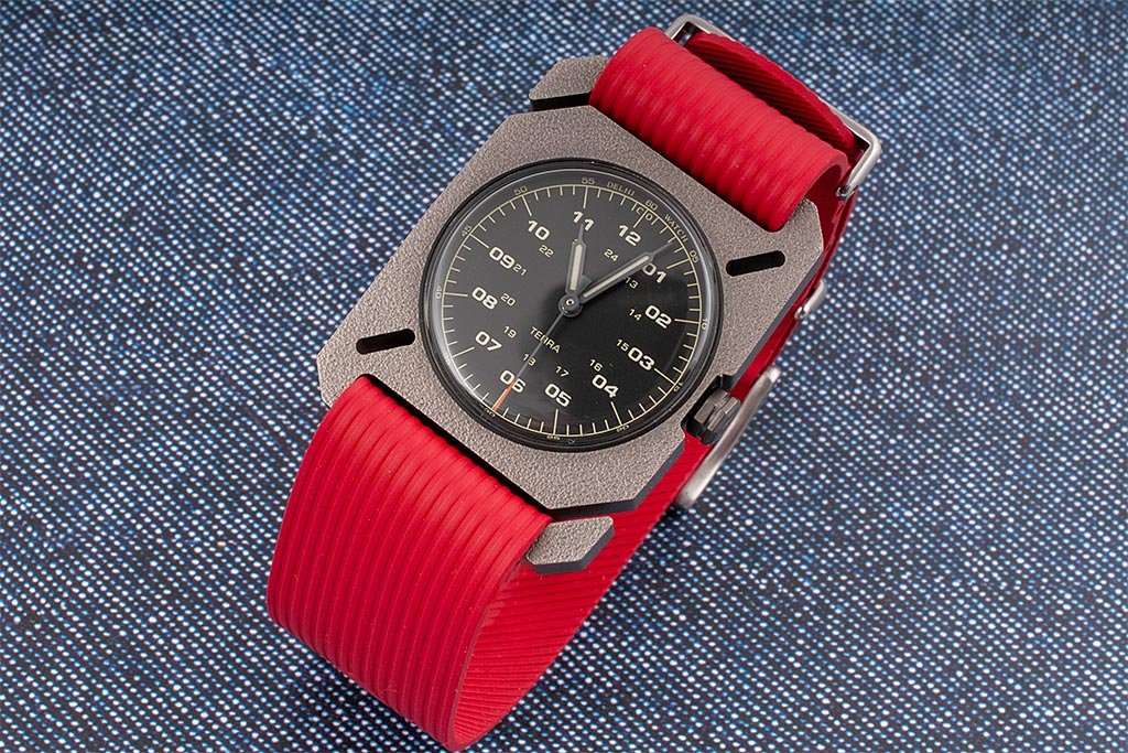 Delhi Watch Company (DWC) Terra Steel Watch Review – The $45 Carabiner-Inspired Watch With No Lugs