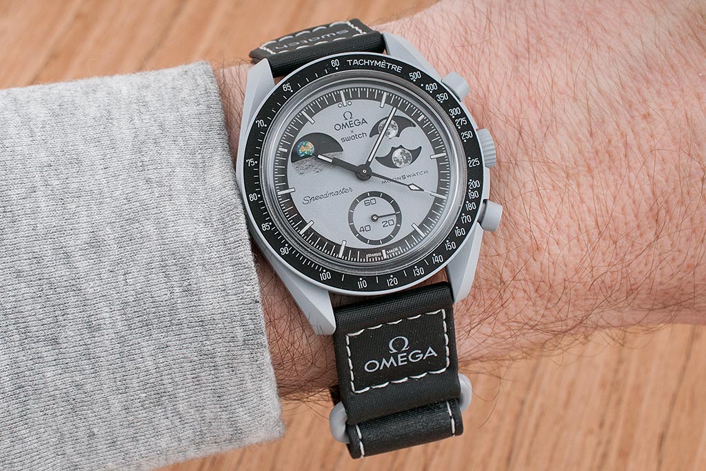 Omega x Swatch Moonswatch Mission Mission to Earthphase Watch Review - SO33M700 - StrapHabit
