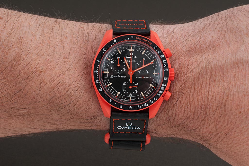 Omega x Swatch Speedmaster Moonswatch Mission On Earth Lava Watch Review - SO33O100 - StrapHabit