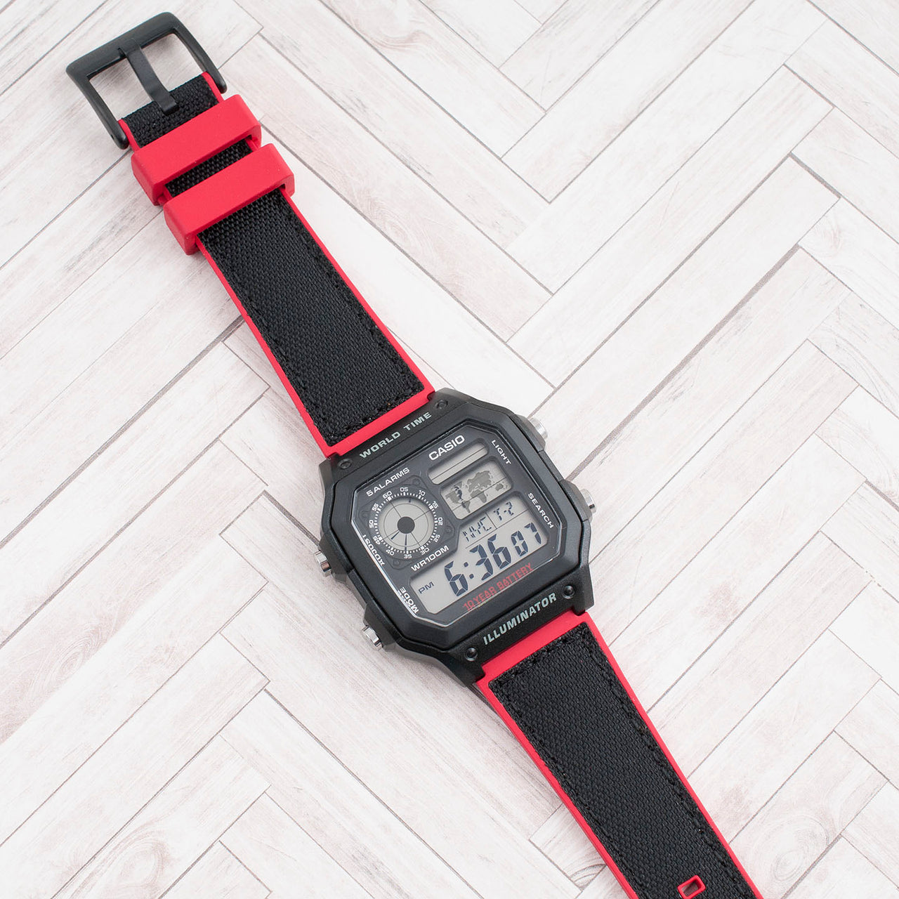 variant_red/black_w/_black_buckle