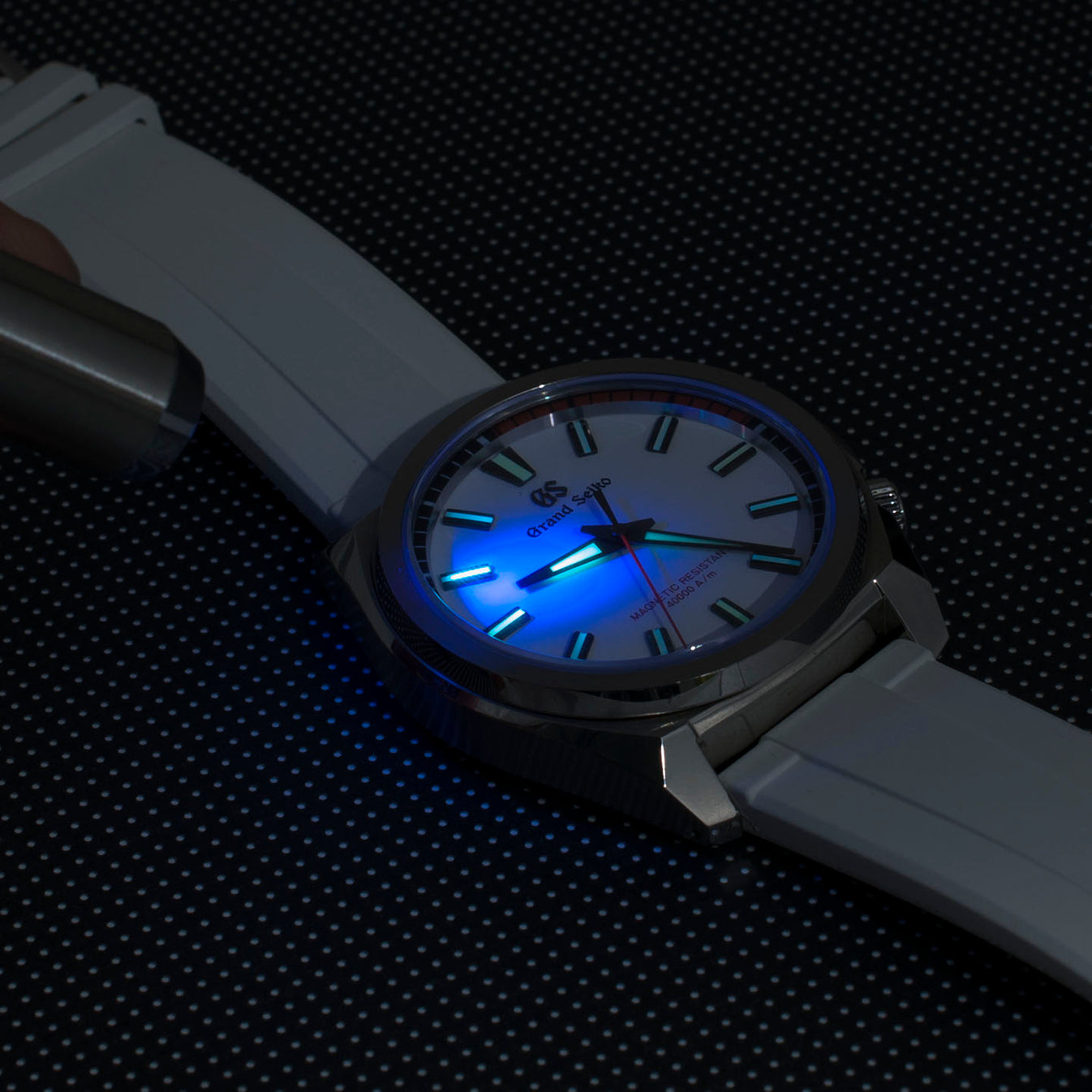 Lume Charging UV LED Flashlight I StrapHabit