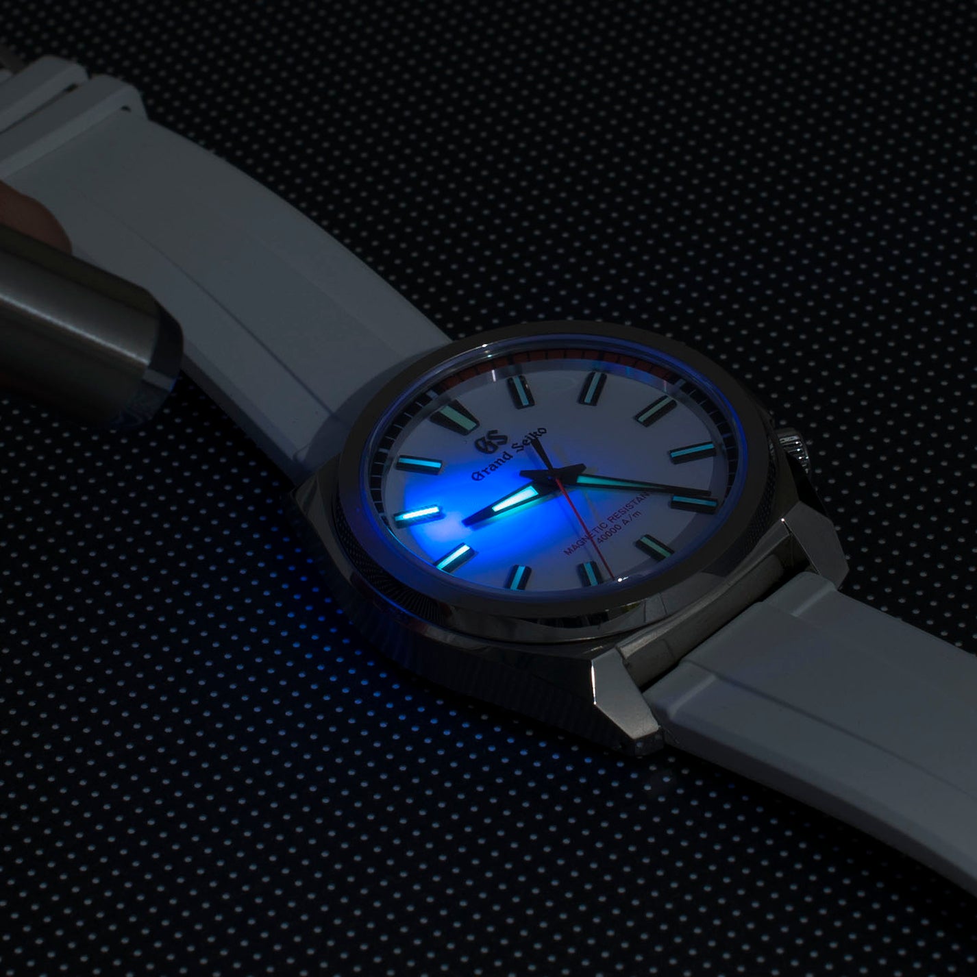 Lume Charging UV LED Flashlight I StrapHabit