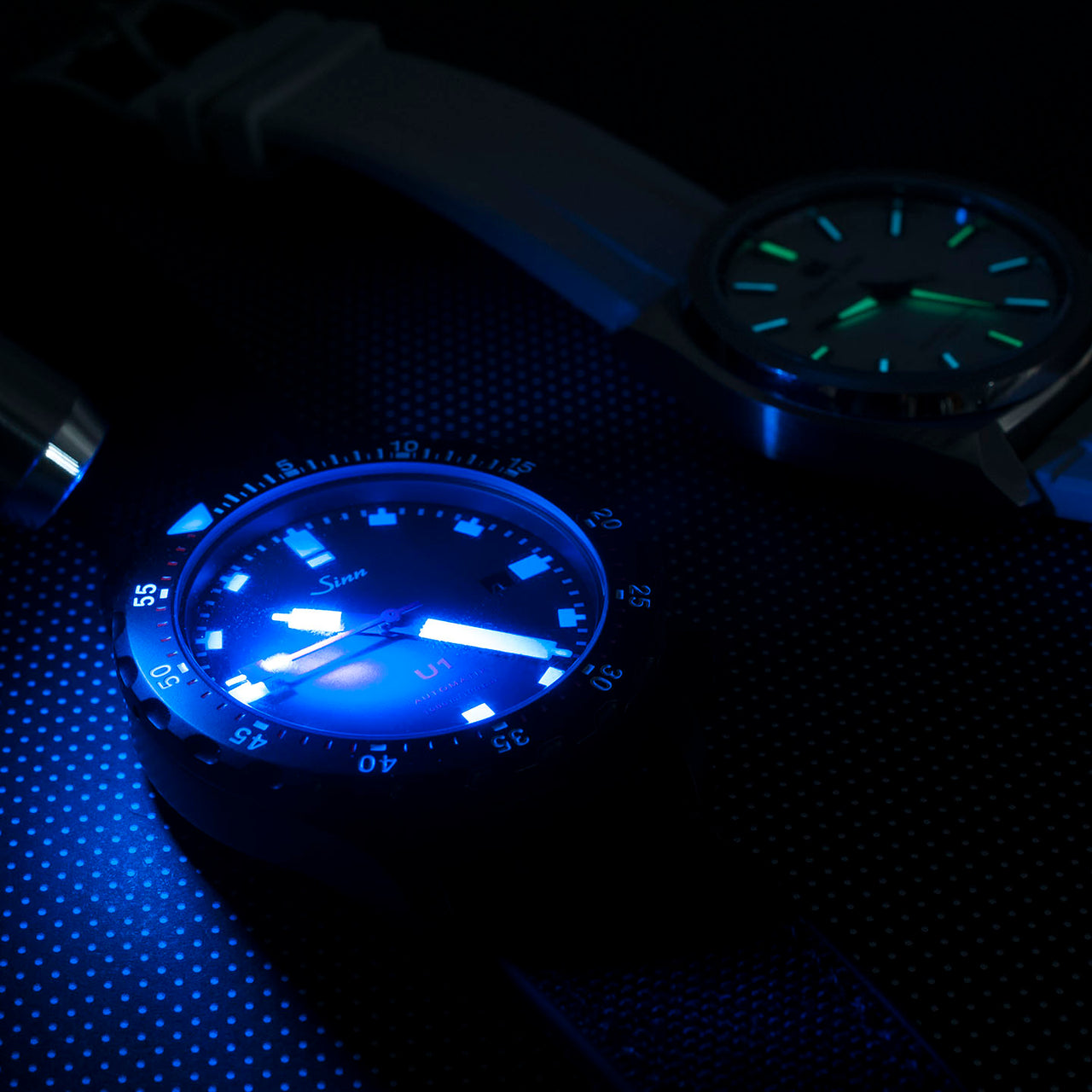 Lume Charging UV LED Flashlight