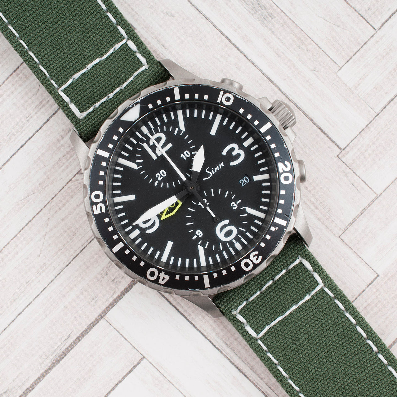 Sinn 757 UTC variant_dark_green/lumed_white