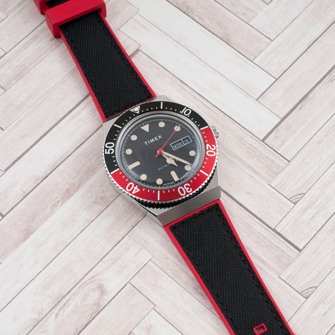 variant_red/black_w/_black_buckle